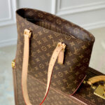 Louis Vuitton Piano M12095 Brown